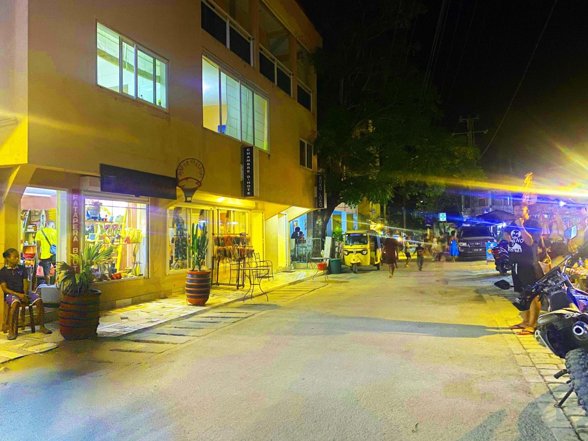 Kokoloko Hotel Ambatoloaka  Exterior photo